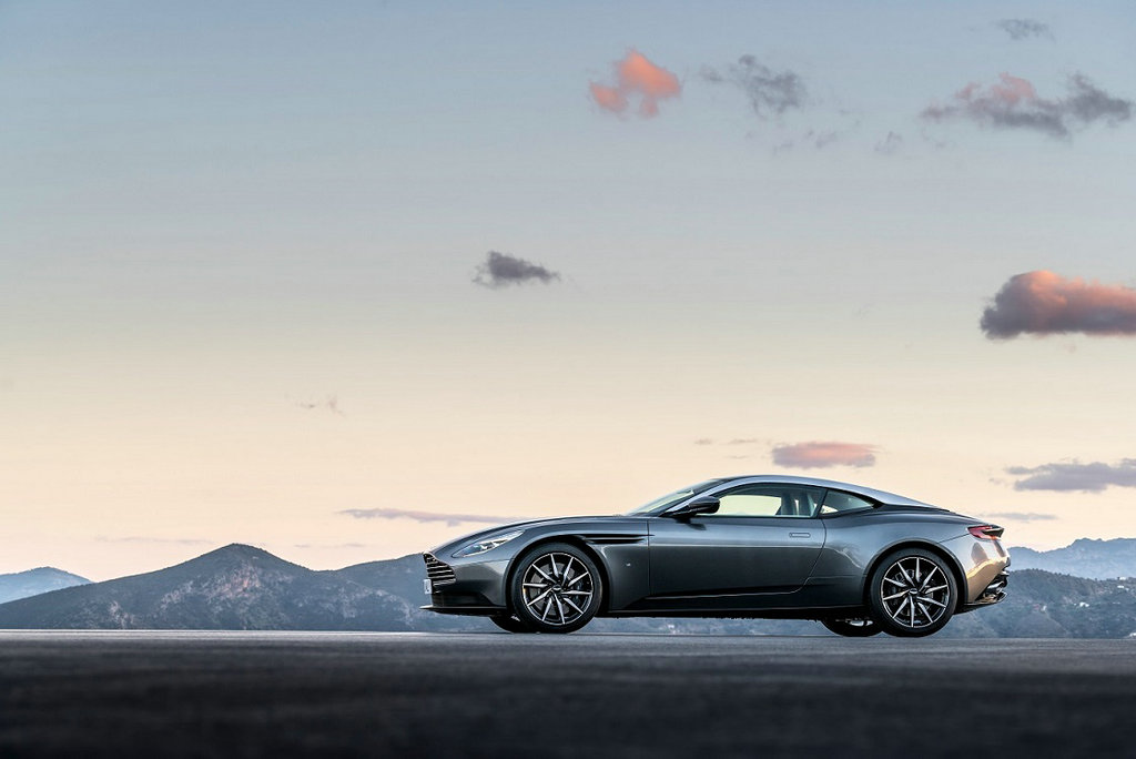 Aston Martin DB11_03.jpg